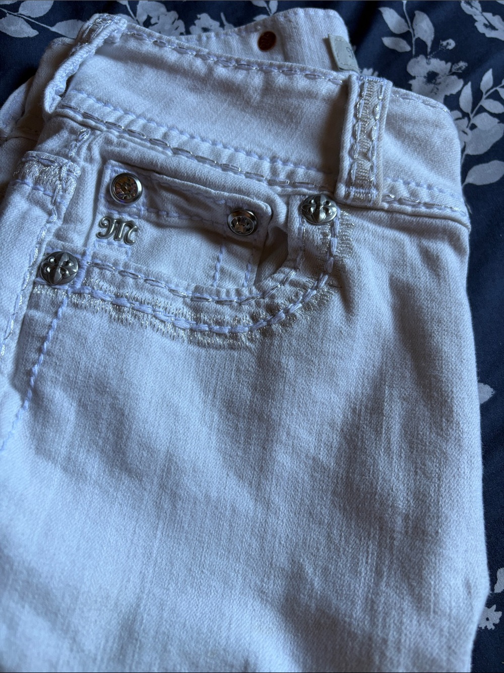 Miss Me White flare Jeans - Picture 2 of 7
